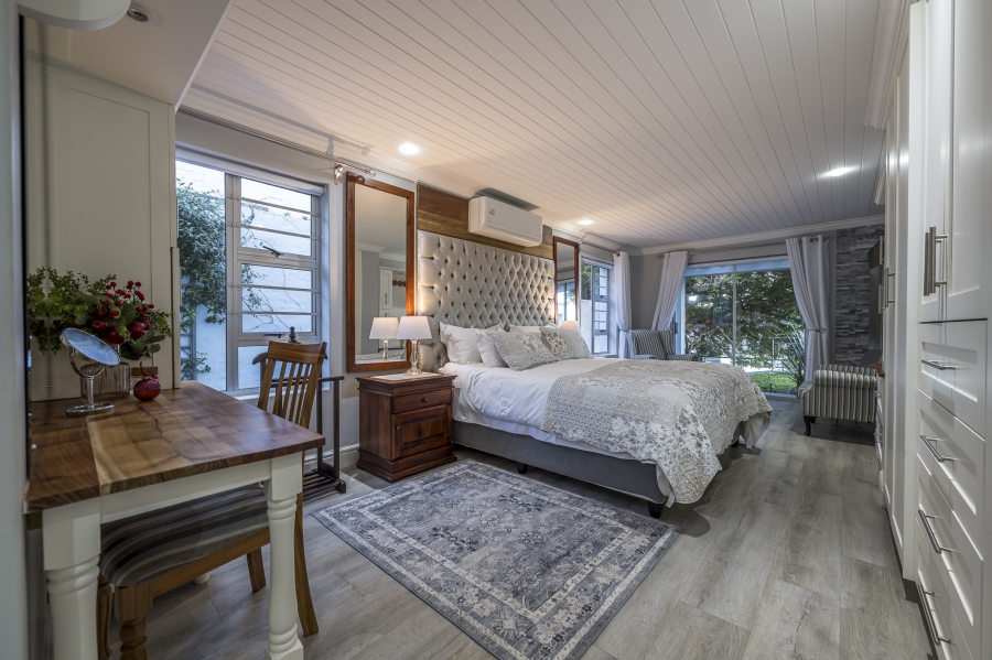 5 Bedroom Property for Sale in Glentana Western Cape